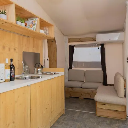 Hu Montescudaio Village Holiday park