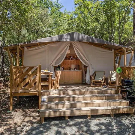 Hu Village 3*