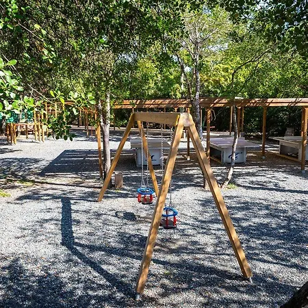 Hu Village Tatil parkı 4*