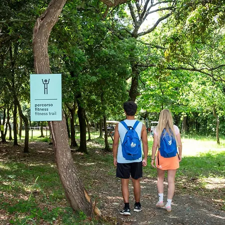 Hu Montescudaio Village Holiday park 3*