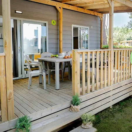 Hu Montescudaio Village Holiday park 3*