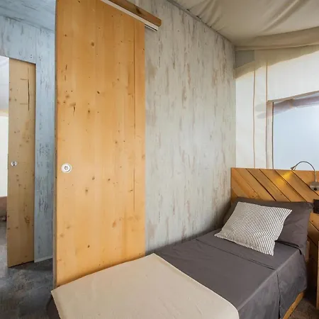 Hu Village Tatil parkı 4*